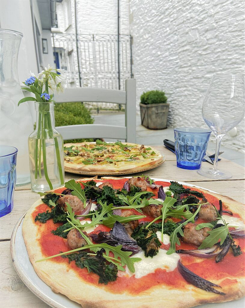 Alfresco Dining at The Courtyard at the St Mawes Hotel
